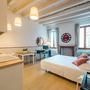  Apartment Art Street Studio